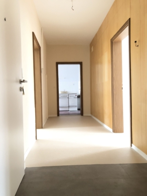 Wohnung 2. OG - Flur - Top gepflegtes Wohn- und Geschäftshaus, Gewerbeeinheit im EG – 1. + 2. OG je 2 Wohneinheiten – 1 Penthouse 3. OG – Zentrum von Hof