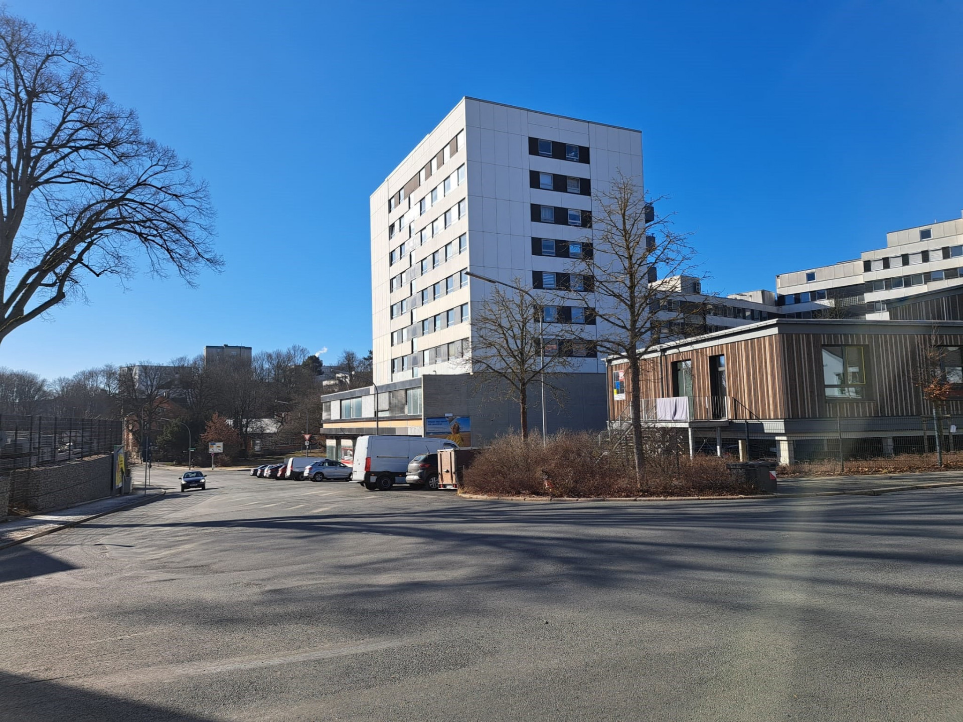 Titelbild - Gepflegte Bürofläche in Hof/Saale (ca. 89 m²) – 1. OG – Aufzug vorhanden – 3 Büroräume, 1 Archivraum, Teeküche