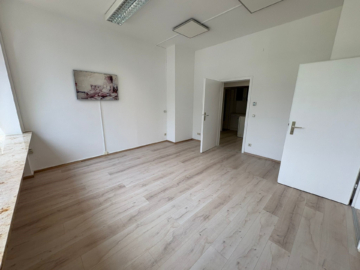 Büro - Gepflegte Bürofläche in Hof/Saale (ca. 89 m²) – 1. OG – Aufzug vorhanden – 3 Büroräume, 1 Archivraum, Teeküche