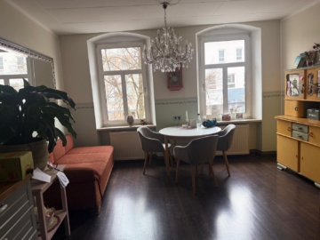 Esszimmer - Großzügig wohnen auf 3 Etagen:Schicke Maisonette-Wohnung im Herzen der Stadt Hof(ca. 185 m²) ab 1.12