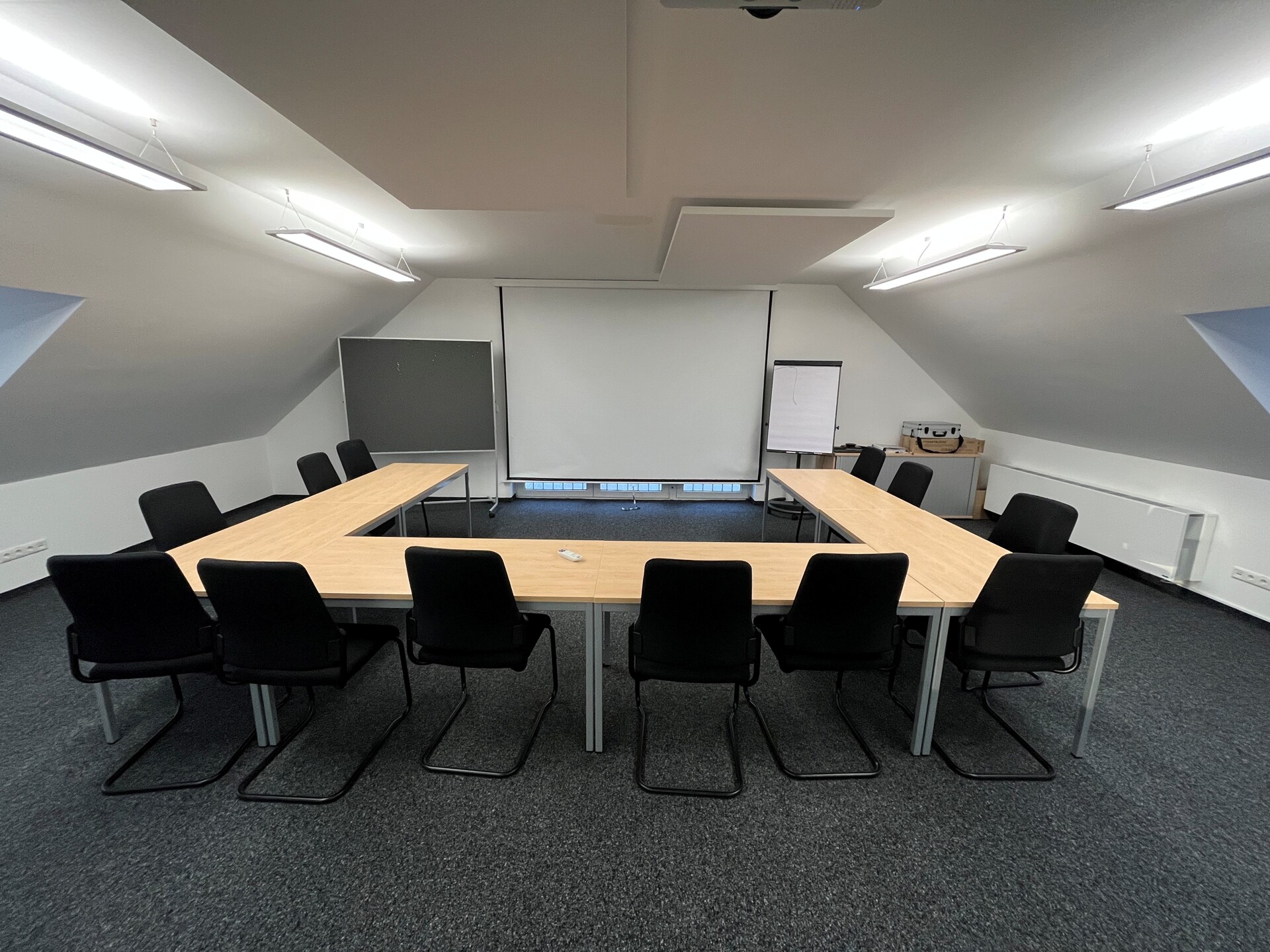 Konferenzraum OG - Vollsaniertes Bürohaus als repräsentative Adresse in Rehau – ideal für Unternehmen mit Anspruch