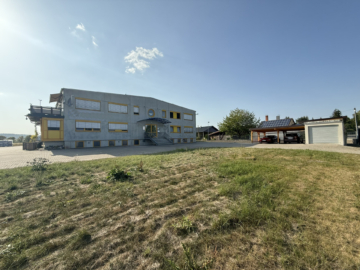 Außenansicht - Großraum Coburg: Gewerbeimmobilie (ca. 1.800 m² Gewerbefl.) in Top-Zustand mit Erweiterungspotenzial