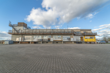 Bild - Großraum Coburg: Gewerbeimmobilie (ca. 1.800 m² Gewerbefl.) in Top-Zustand mit Erweiterungspotenzial