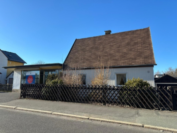 Einfamilienhaus mit großem Potenzial: Wohnen & Arbeiten auf ca. 108 m² Wohnfläche und ca. 128 m² Gewerbefläche in ruhiger Lage in Selb – Grundstück 626 m², 95100 Selb, Haus