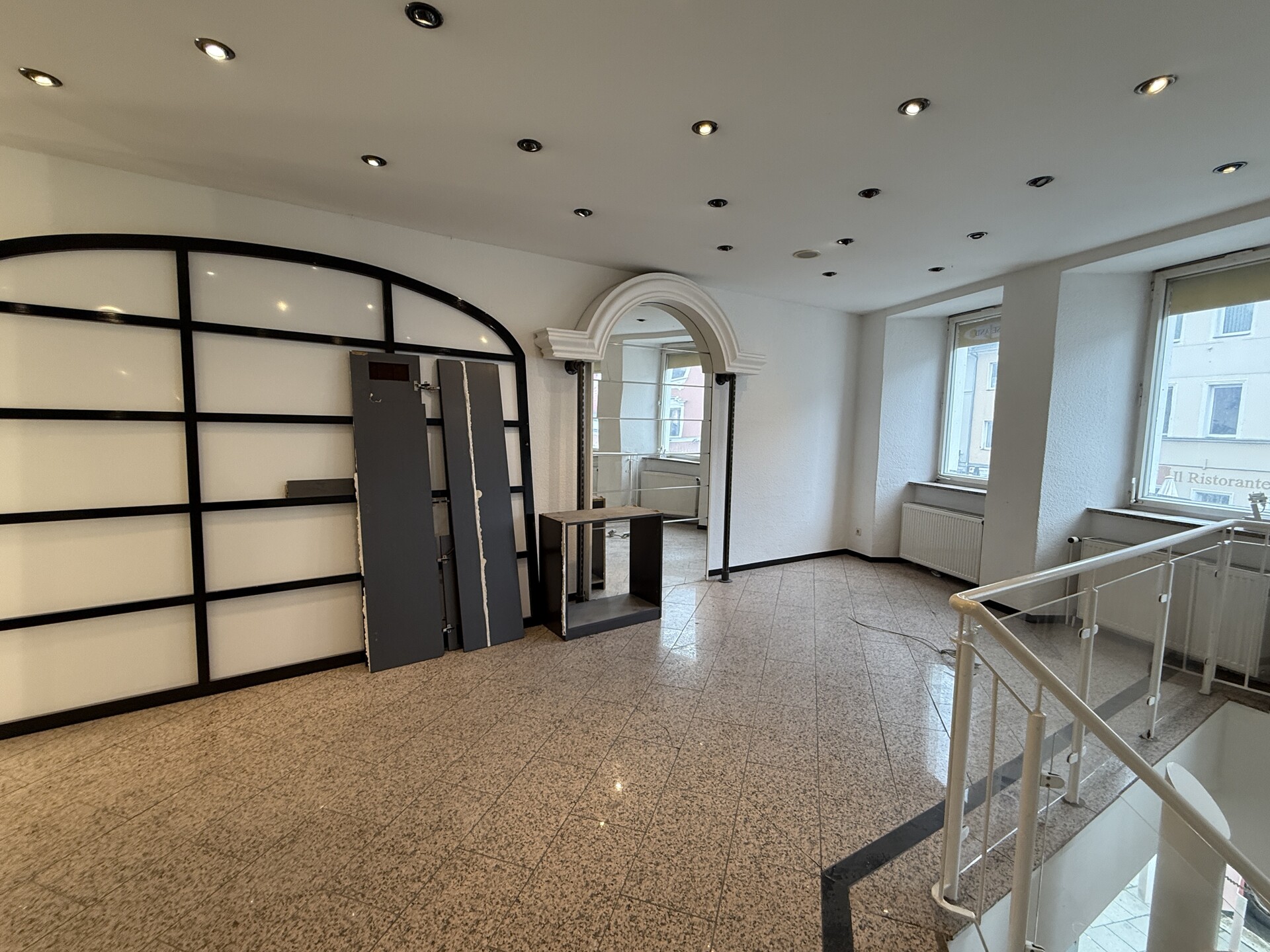 Obergeschoss - Charmante, zentral gelegene Gewerbeeinheit (ca. 85,34 m²) über 2 Etagen – hochwertiger Granitboden