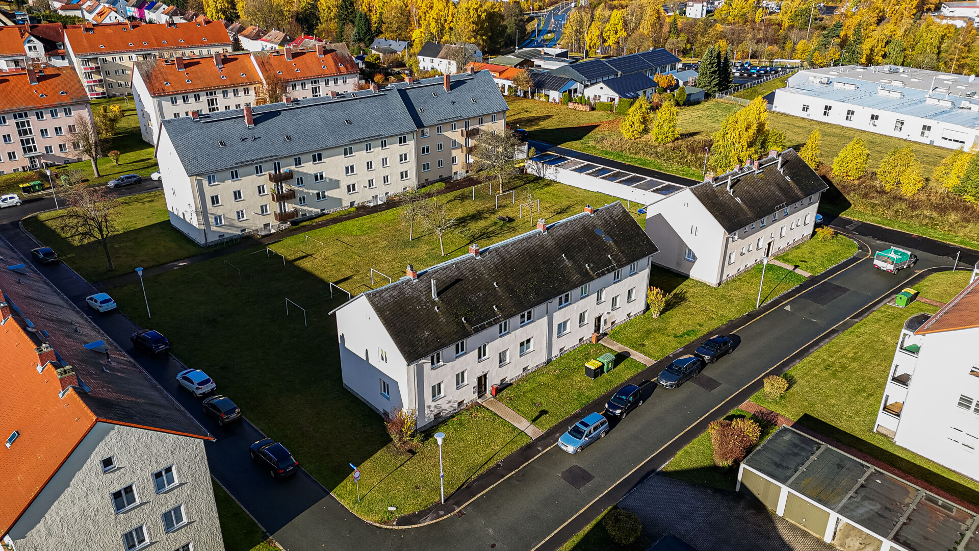 Titelbild - Attraktives, modernisiertes Wohnhaus-Ensemble mit acht Einheiten – voll vermietet