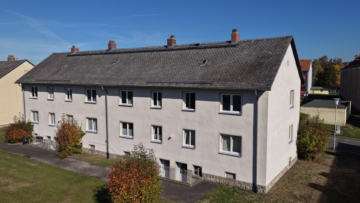 Attraktives, modernisiertes Wohnhaus-Ensemble mit acht Einheiten – voll vermietet, 95100 Selb, Mehrfamilienhaus