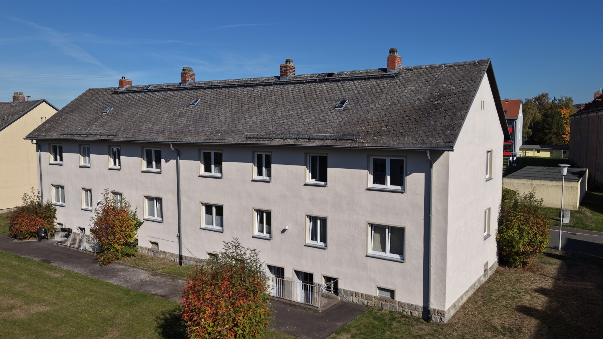 Titelbild - Attraktives, modernisiertes Wohnhaus-Ensemble mit acht Einheiten – voll vermietet