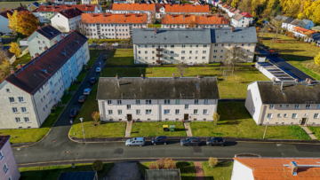Vordere Ansicht - Für Kapitalanleger: Mehrfamilienhaus-Ensemble mit 8 Wohneinheiten in ruhiger Lage von Selb