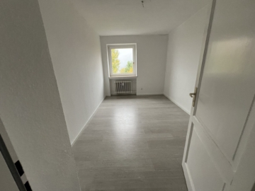Bild - 3-Zimmer-Wohnung – 75 m² Wfl. – Balkon – Aufzug – in Selb Plößberg