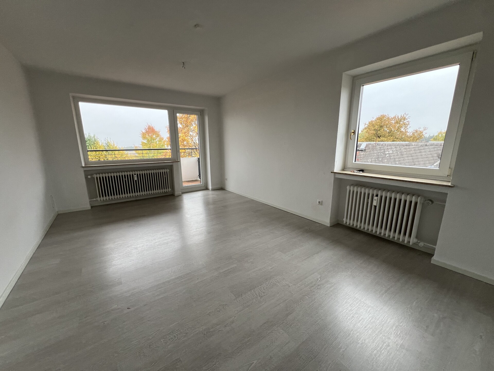 Titelbild - 3-Zimmer-Wohnung – 75 m² Wfl. – Balkon – Aufzug – in Selb Plößberg