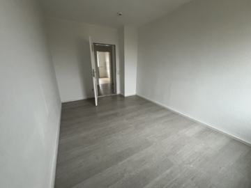 Bild - 3-Zimmer-Wohnung – 75 m² Wfl. – Balkon – Aufzug – in Selb Plößberg