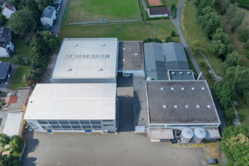 Großzügiger Produktions- & Logistikstandort mit modernem Bürogebäude – ca. 7.914 m² Gesamtgewerbefläche – Grst. ca. 12.631 m², 95152 Selbitz, Produktion