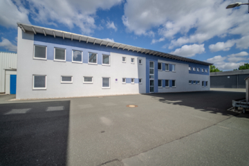 Großzügiger Produktions- & Logistikstandort mit modernem Bürogebäude – ca. 7.914 m² Gesamtgewerbefläche – Grst. ca. 12.631 m², 95152 Selbitz, Produktion
