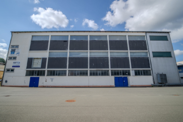 Außenansicht - Großzügiger Produktions- & Logistikstandort mit modernem Bürogebäude – ca. 7.914 m² Gesamtgewerbefläche – Grst. ca. 12.631 m²