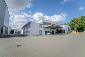 Außenansicht - Großzügiger Produktions- & Logistikstandort mit modernem Bürogebäude – ca. 7.914 m² Gesamtgewerbefläche – Grst. ca. 12.631 m²