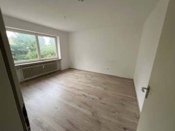 2-Zimmer-Wohnung – Balkon – perfekt für Paare oder Singles, 95100 Selb, Etagenwohnung
