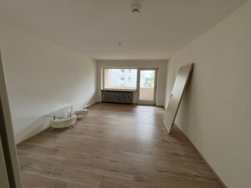 Wohnzimmer - 2-Zimmer-Wohnung – Balkon – perfekt für Paare oder Singles