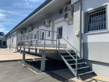 Personaleingang - Anlieferung - Gewerbefläche (ca. 87 m²) im Gewerbegebiet Münchberg – hohe Kundenfrequenz – Nähe zur A9