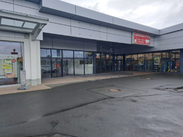 Kundeneingang - Gewerbefläche (ca. 87 m²) im Gewerbegebiet Münchberg – hohe Kundenfrequenz – Nähe zur A9