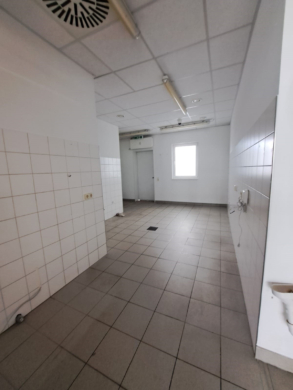 Vorbereitungsraum - Gewerbefläche (ca. 87 m²) im Gewerbegebiet Münchberg – hohe Kundenfrequenz – Nähe zur A9
