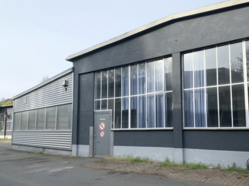 Außenansicht seitlich - Lagerhalle/Werkstatt (ca. 380 m²) – zentrumsnahes Gewerbegebiet in Hof – Kurzzeit-Anmietung möglich