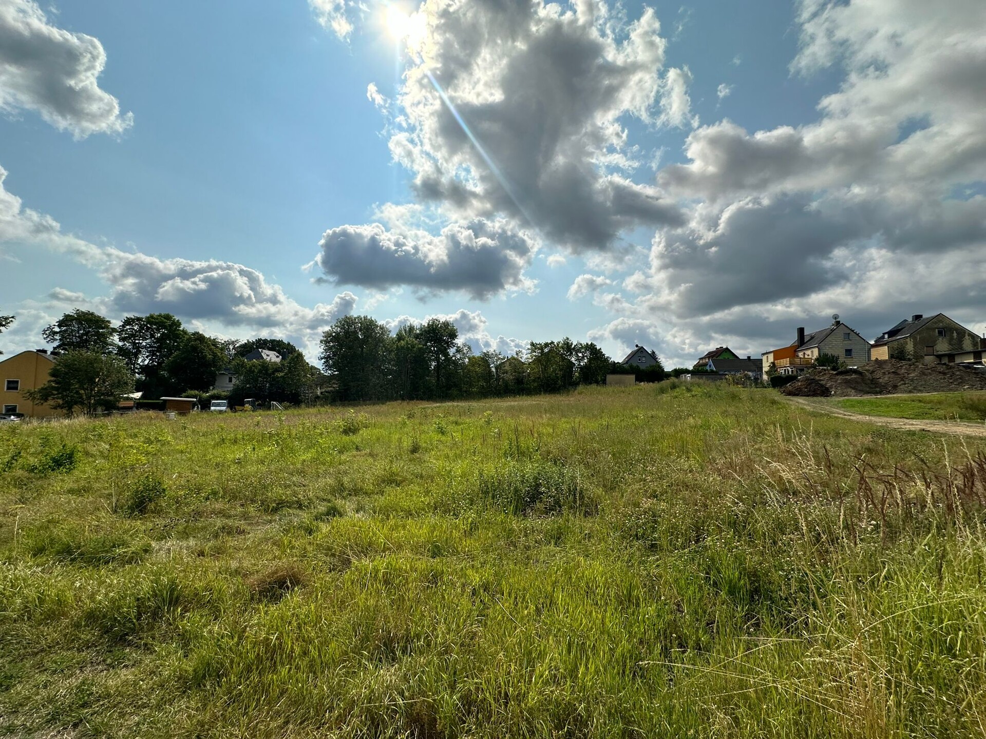 Titelbild - Wohnbaugrundstück 499 m² – voll erschlossen in Hof / Vogelherd – Bebauung nach B-Plan