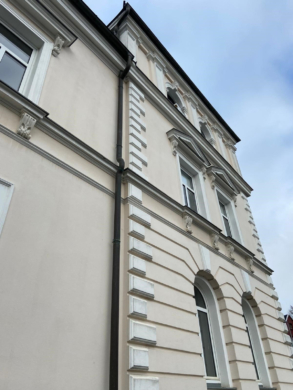 Bild - 7 % Rendite! – Wohn- & Geschäftshaus im Luftkurort Marktneukirchen – 7 Wohneinheiten, 1 Gewerbeeinheit – Denkmalschutz