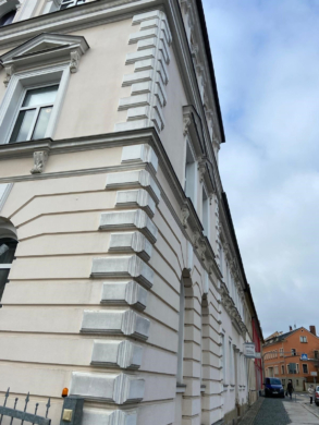 Außenansicht - 7 % Rendite! – Wohn- & Geschäftshaus im Luftkurort Marktneukirchen – 7 Wohneinheiten, 1 Gewerbeeinheit – Denkmalschutz