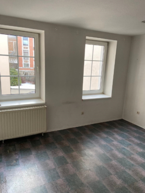 Bild - 7 % Rendite! – Wohn- & Geschäftshaus im Luftkurort Marktneukirchen – 7 Wohneinheiten, 1 Gewerbeeinheit – Denkmalschutz