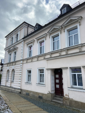 7 % Rendite! – Wohn- & Geschäftshaus im Luftkurort Marktneukirchen – 7 Wohneinheiten, 1 Gewerbeeinheit – Denkmalschutz, 08258 Markneukirchen, Haus