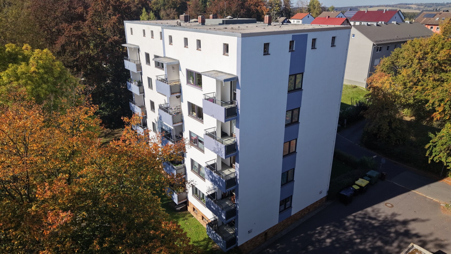 Titelbild - Ihre Investitionschance in Selb-Plößberg: Mehrfamilienhaus mit 15 Wohnungen – Balkone – unterkellert