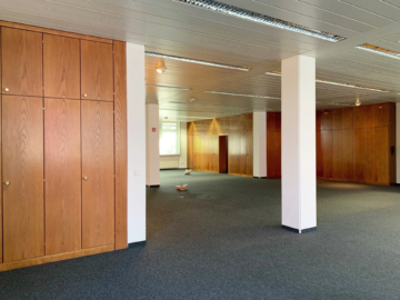 Fläche EG - Gepflegte, individuell nutzbare Gewerbefläche (ca. 450 m²) in verkehrsgünstiger Lage – 3 PKW-Stellplätze