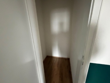 Abstellkammer - 3-Zimmer-Wohnung ca. 77 m² Wohnfläche in Köditz/Brunnenthal – ruhige Wohnsiedlung – sofort verfügbar