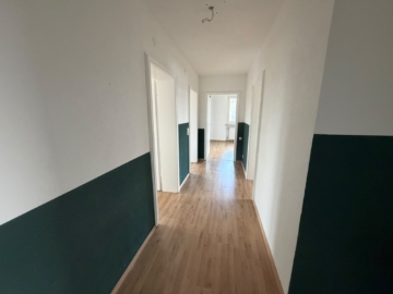 Flur - 3-Zimmer-Wohnung ca. 77 m² Wohnfläche in Köditz/Brunnenthal – ruhige Wohnsiedlung – sofort verfügbar