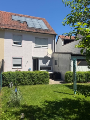 Rückwärtige Ansicht - Wer zuerst kommt, mahlt zuerst: Doppelhaushälfte in Hof/Münsterviertel – ca. 90 m² Wfl. – 393 m² Grundstück –