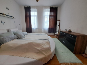 Schlafzimmer - Gepflegte, teilmöblierte Wohnung in 08626 Adorf – ca. 80 m² Wohnfläche – 3 Zimmer – Keller – Innenhofnutzung – zentrale Lage