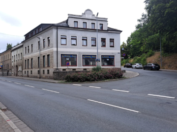 Bild - Gepflegte, teilmöblierte Wohnung in 08626 Adorf – ca. 80 m² Wohnfläche – 3 Zimmer – Keller – Innenhofnutzung – zentrale Lage