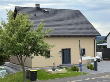 Bezugsfertiges EFH, Top-Ausstattung – Luxusküche, PV-Anlage & Wärmepumpe, Batteriespeicher, Effizienzhaus 40 Plus, 95111 Rehau, Einfamilienhaus