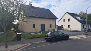 Außen zurückhaltend, innen exklusiv – 150 m² EFH in Rehau mit PV & Wellnessbad, 95111 Rehau, Einfamilienhaus