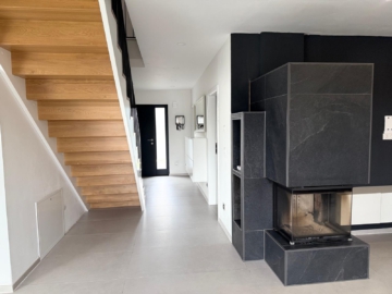 Blick aus dem Wohnbereich - Bezugsfertiges EFH, Top-Ausstattung – Luxusküche, PV-Anlage & Wärmepumpe, Batteriespeicher, Effizienzhaus 40 Plus