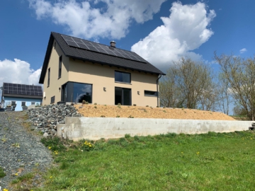 Bezugsfertiges EFH, Top-Ausstattung – Luxusküche, PV-Anlage & Wärmepumpe, Batteriespeicher, Effizienzhaus 40 Plus, 95111 Rehau, Einfamilienhaus