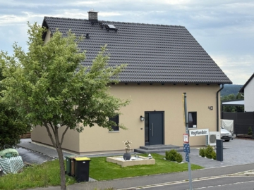 Exquisites, bezugsfreies EFH – Neubau mit Top-Ausstattung, Luxusküche, Wellnessbad, PV & Wärmepumpe, Batteriespeicher, Garten und Terrasse, 95111 Rehau, Einfamilienhaus
