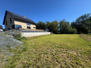 rückwärtige Ansicht - Exquisites, bezugsfreies EFH – Neubau mit Top-Ausstattung, Luxusküche, Wellnessbad, PV & Wärmepumpe, Batteriespeicher, Garten und Terrasse