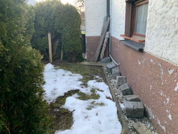 Vorgarten - Einfamilienwohnhaus Wohnfläche ca. 150 m² – kl. Garten und Vorgarten, Garage – Schwarzenbach/Wald