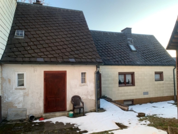 rückwärtige Ansicht - Einfamilienwohnhaus Wohnfläche ca. 150 m² – kl. Garten und Vorgarten, Garage – Schwarzenbach/Wald