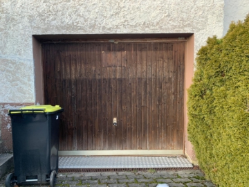 Zufahrt Garage - Einfamilienwohnhaus Wohnfläche ca. 150 m² – kl. Garten und Vorgarten, Garage – Schwarzenbach/Wald