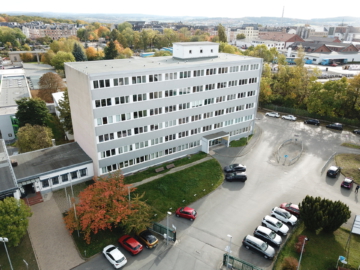 Außenansicht - Bürogebäude mit angrenzendem Wertstoffhofgelände in Plauen – Gewerbegebiet