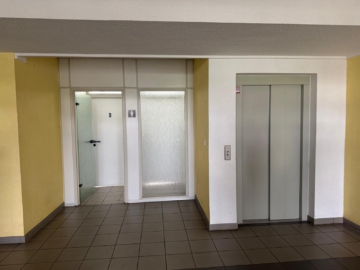 Innenansicht - Bürogebäude mit angrenzendem Wertstoffhofgelände in Plauen – Gewerbegebiet