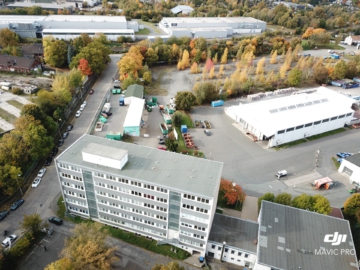 Außenansicht - Bürogebäude mit angrenzendem Wertstoffhofgelände in Plauen – Gewerbegebiet